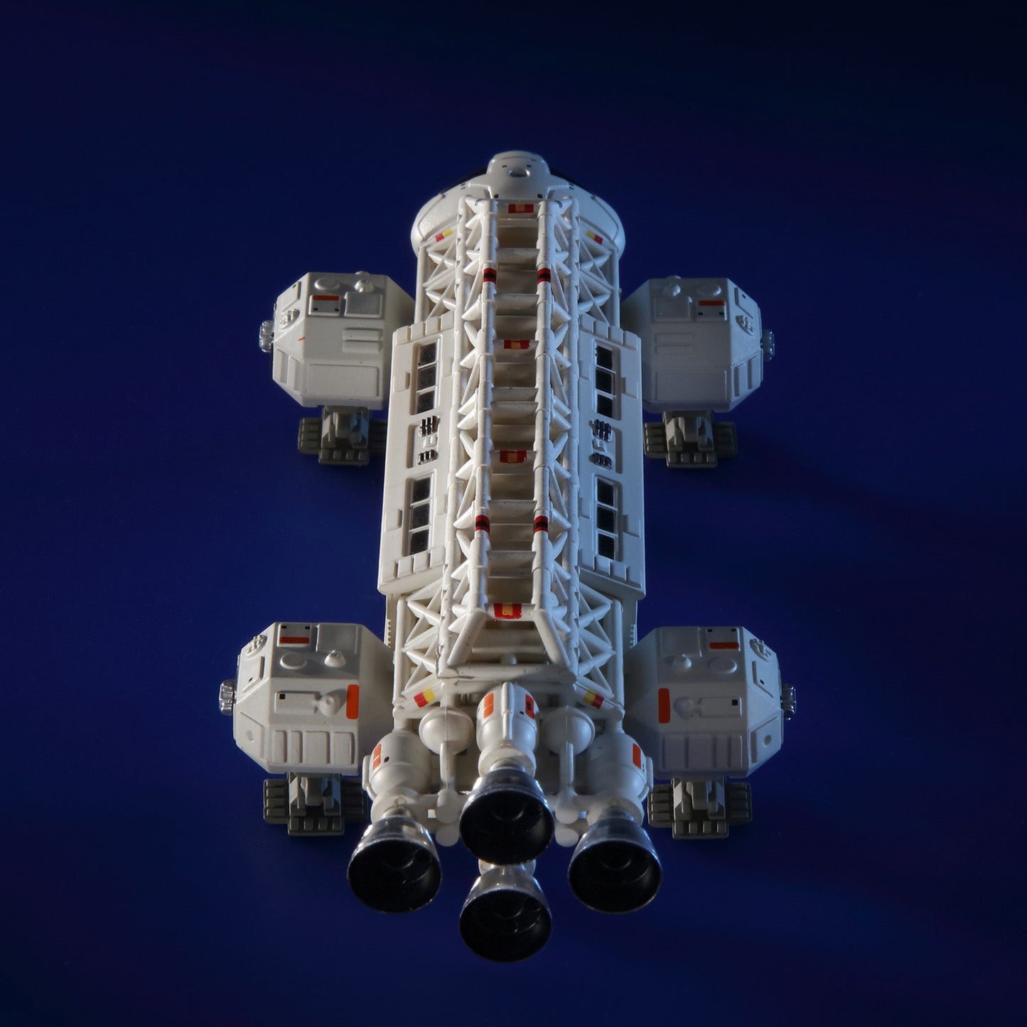 Space 1999 5.5 Inc Classic Eagle Transporter