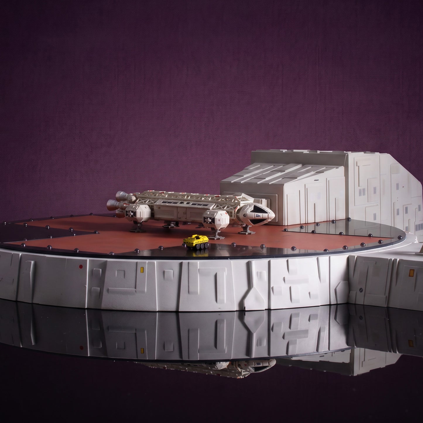 Space 1999: Landing Pad with 5.5” Eagle Transporter