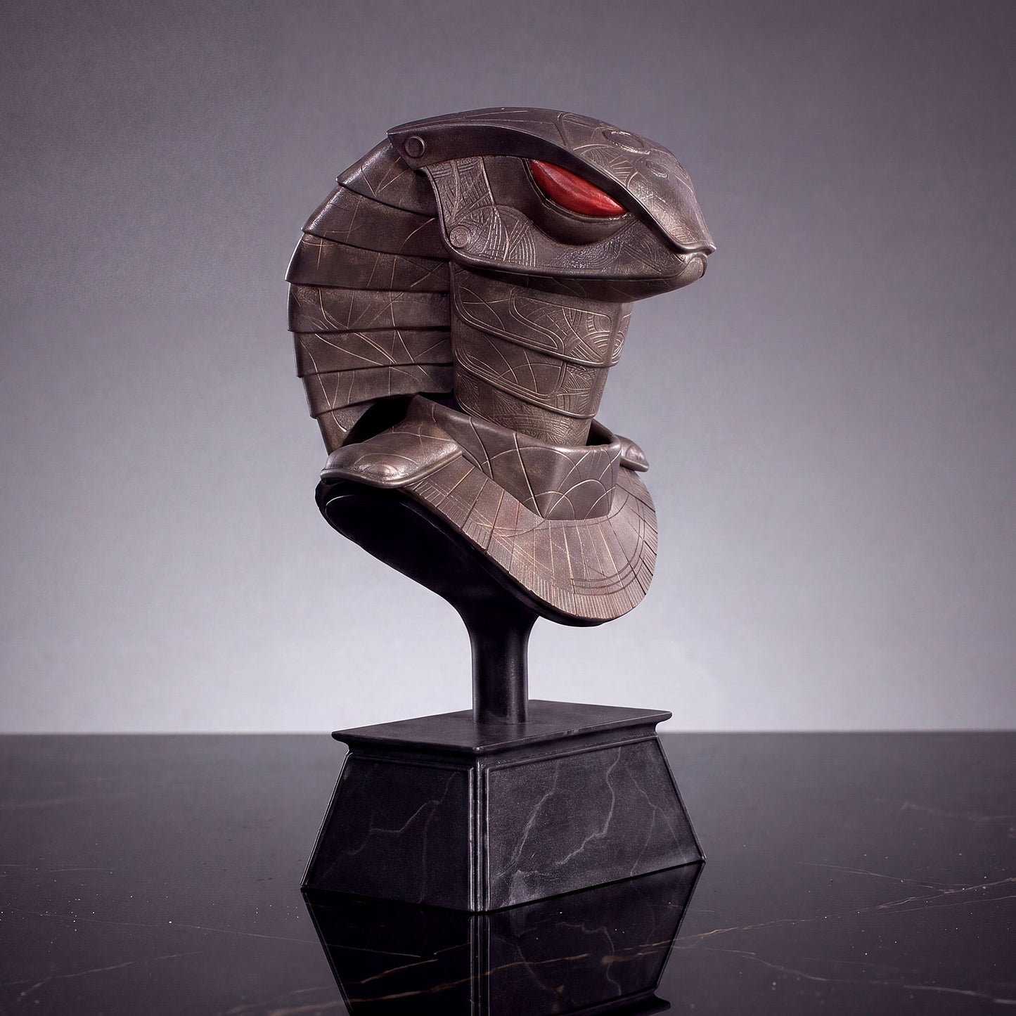 Stargate Desktop Replicas: Serpent Guard Helmet