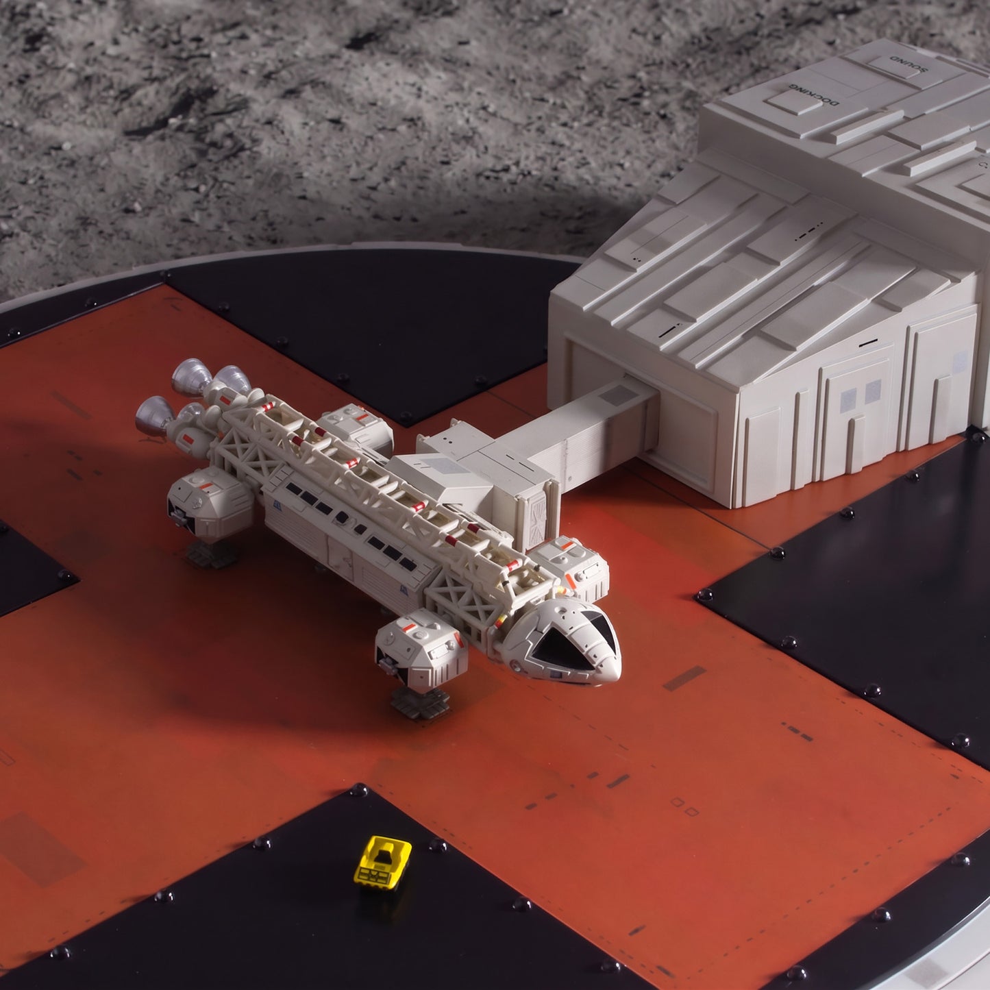 Space 1999: Landing Pad with 5.5” Eagle Transporter