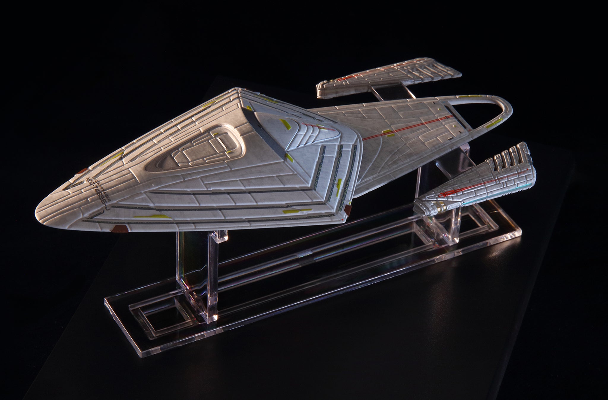 Starship Library: U.S.S. Voyager NCC-74656-J– Master Replicas